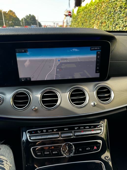 Mercedes-Benz E-klasa 220 D AMG Automatik*360*Navi*Widescreen*, fotografija 15