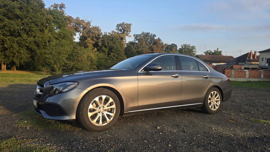 Mercedes-Benz E220D*REGISTRIRAN*9G-auto*F1*360 Kamera*AMB, fotografija 2