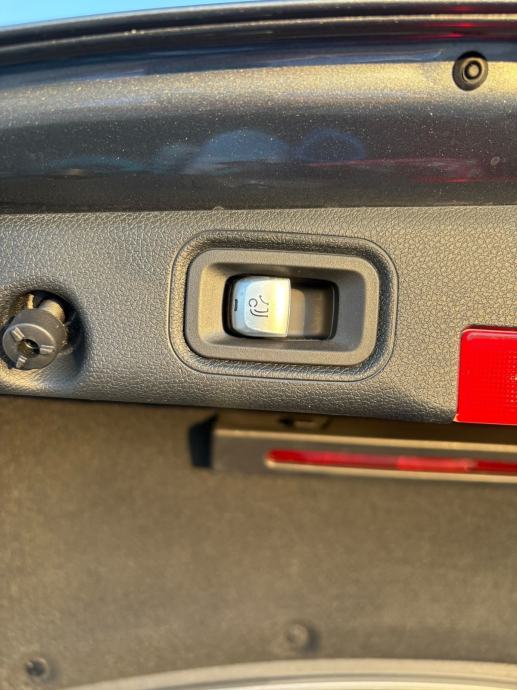 Mercedes-Benz E-klasa 220 D automatik, fotografija 15