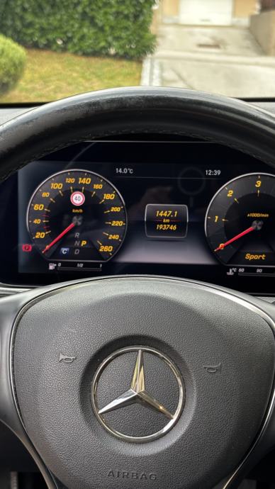 Mercedes-Benz E-klasa 220 D automatik, fotografija 13