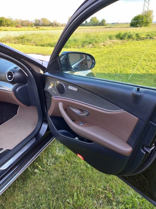 Mercedes-Benz E-klasa 220 d (W213) – Exclusive paket, izuzetno očuvan, fotografija 10