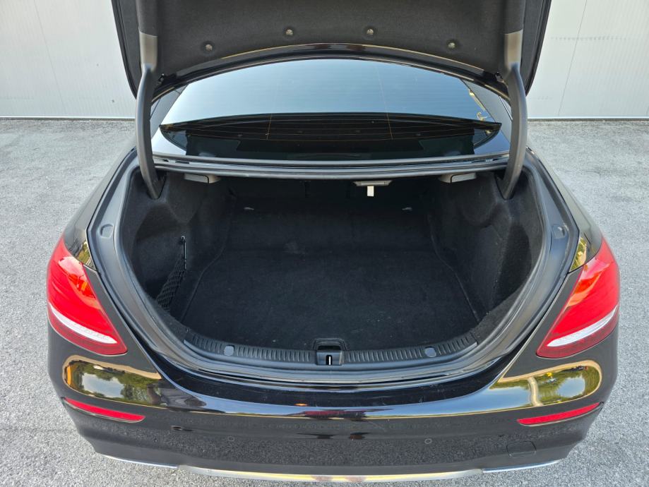Mercedes-Benz E-klasa 220d AMG, Full Oprema, Top Stanje, Servisna!, fotografija 10