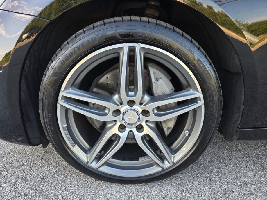 Mercedes-Benz E-klasa 220d AMG, Full Oprema, Top Stanje, Servisna!, fotografija 11