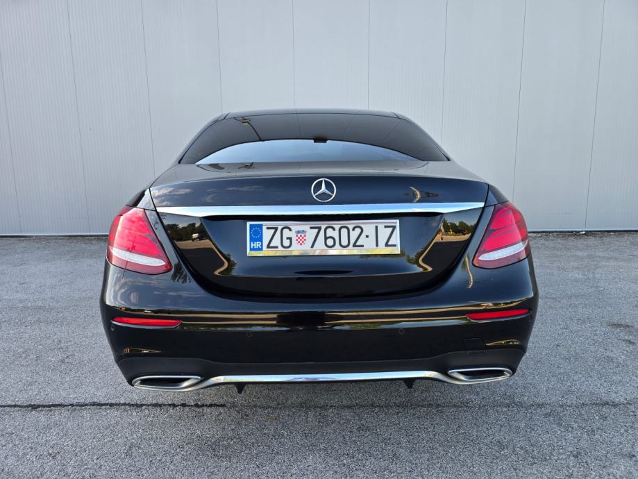 Mercedes-Benz E-klasa 220d AMG, Full Oprema, Top Stanje, Servisna!, fotografija 4