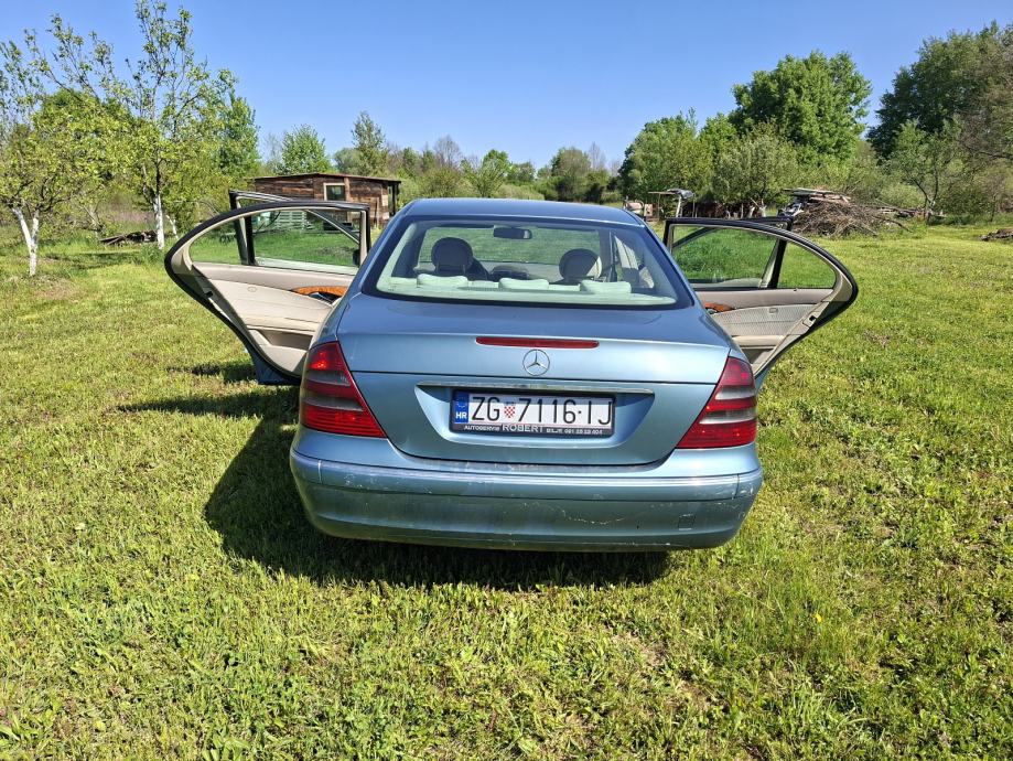 Mercedes-Benz E-klasa 270 CDI, fotografija 14