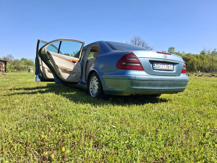 Mercedes-Benz E-klasa 270 CDI, fotografija 17