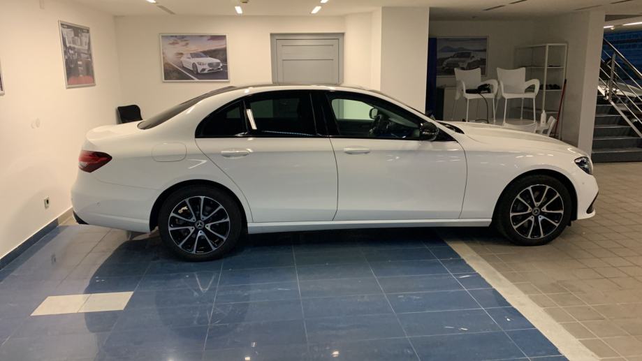 Mercedes-Benz E-klasa E 220 automatik 9 G- AMG PANORAMA, fotografija 12