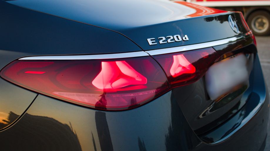 Mercedes-Benz E-klasa E 220 automatik LEASING BEZ UČEŠĆA TVORNIČKO JA, fotografija 18