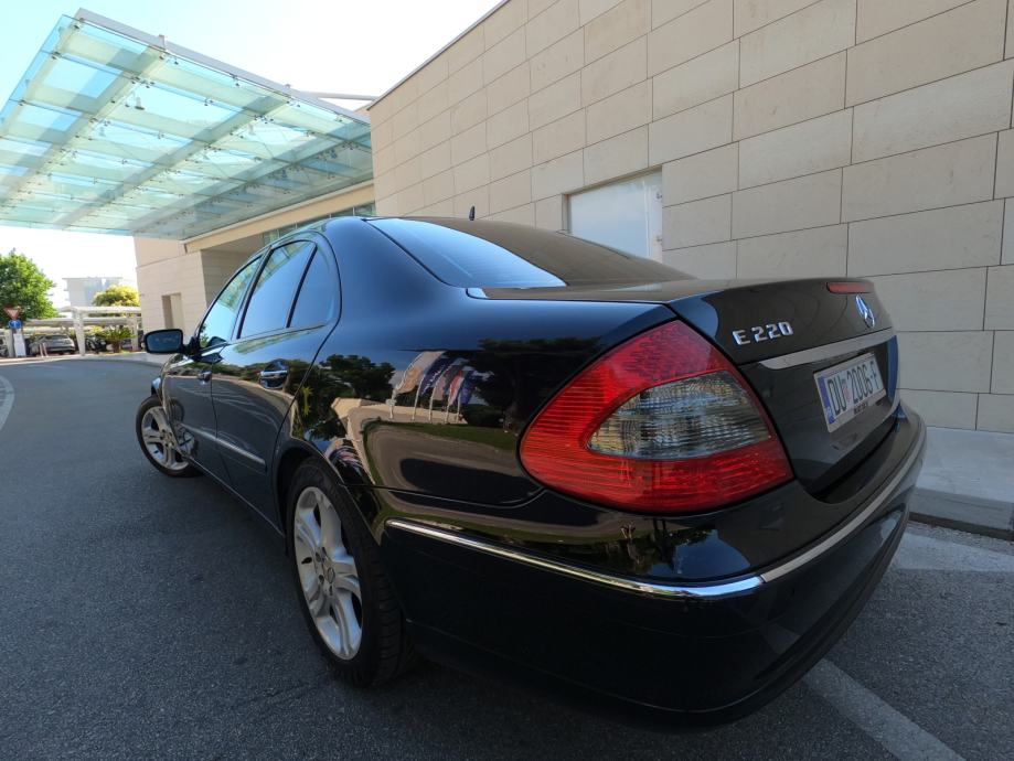 Mercedes-Benz E-klasa (w211) 220 CDI Avantgardeo - odlično očuvan -PDV, fotografija 5