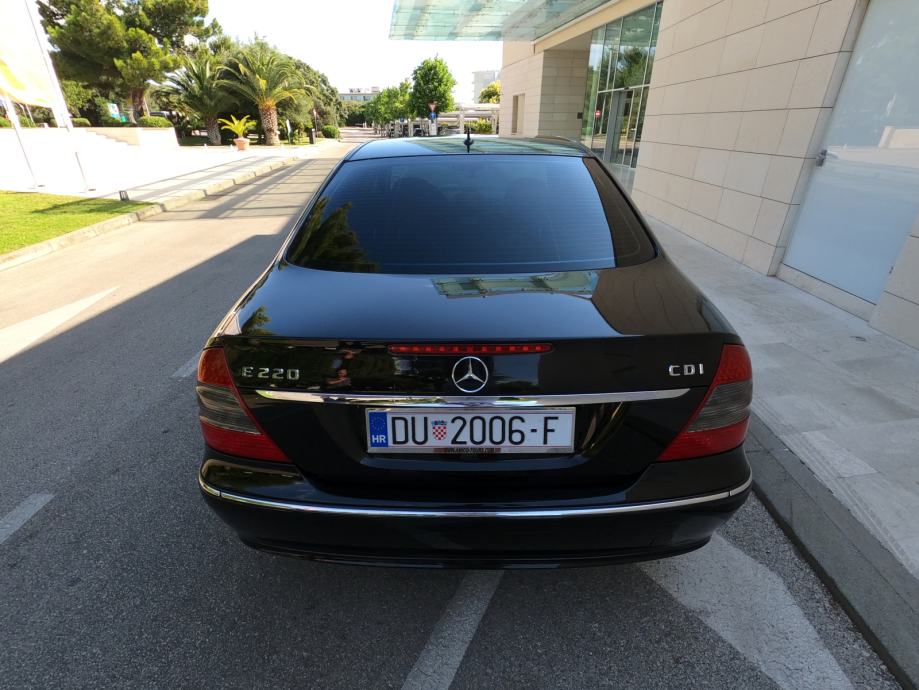 Mercedes-Benz E-klasa (w211) 220 CDI Avantgardeo - odlično očuvan -PDV, fotografija 4