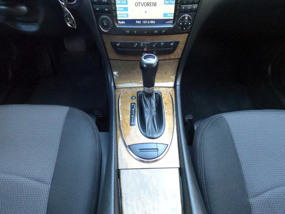 Mercedes-Benz E-klasa (w211) 220 CDI Avantgardeo - odlično očuvan -PDV, fotografija 13