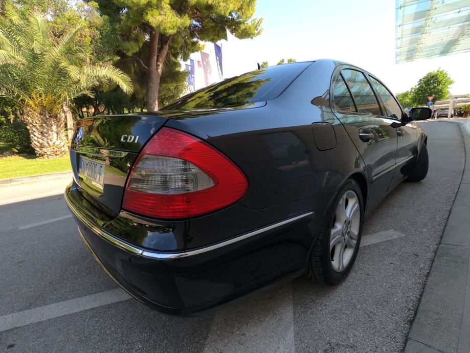 Mercedes-Benz E-klasa (w211) 220 CDI Avantgardeo - odlično očuvan -PDV, fotografija 3