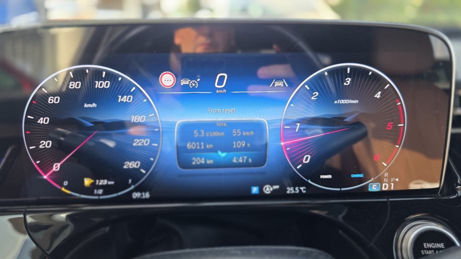 Mercedes-Benz E220d mild hybrid SUPERSCREEN, kao nov, fotografija 9