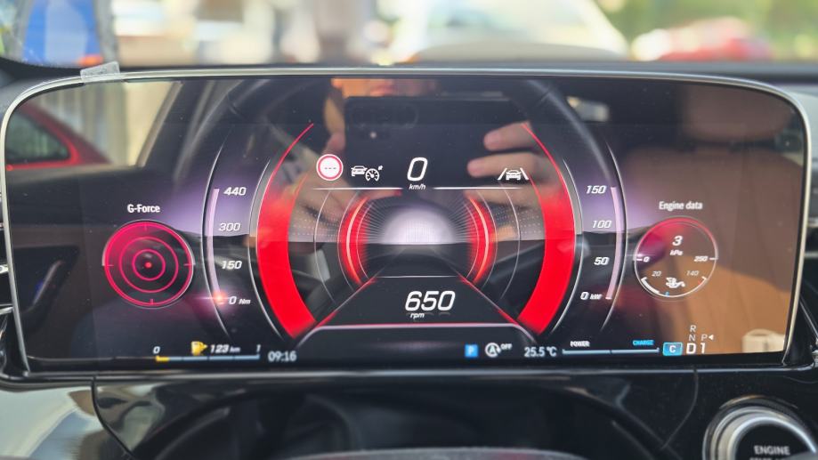 Mercedes-Benz E220d mild hybrid SUPERSCREEN, kao nov, fotografija 10