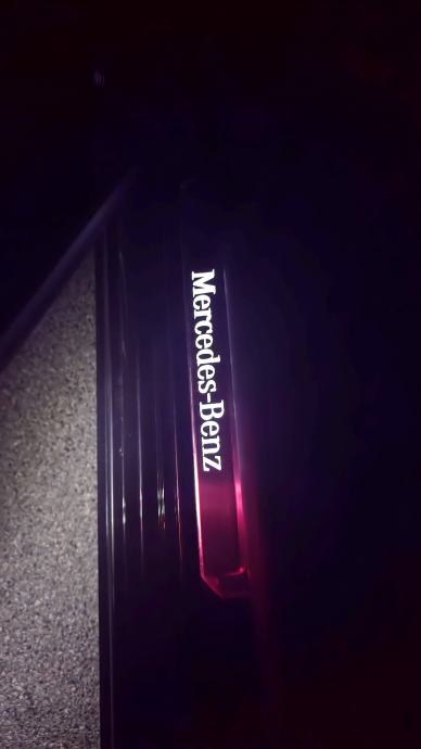 Mercedes-Benz E220d mild hybrid SUPERSCREEN, kao nov, fotografija 18