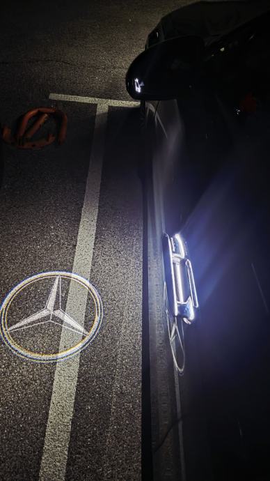 Mercedes-Benz E220d mild hybrid SUPERSCREEN, kao nov, fotografija 17