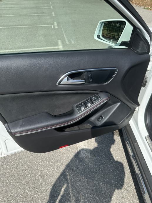 Mercedes-Benz GLA 180 automatik AMG, fotografija 11