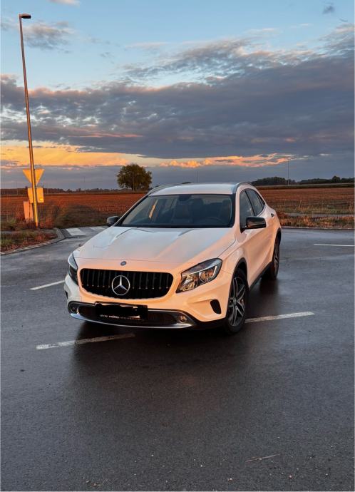 Mercedes-Benz GLA 200 156ks Benzin/Rega.09.27, fotografija 2
