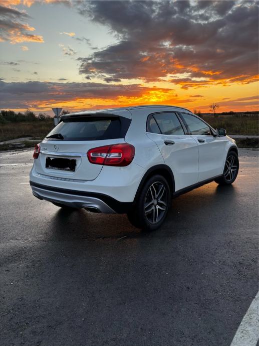 Mercedes-Benz GLA 200 156ks Benzin/Rega.09.27, fotografija 6