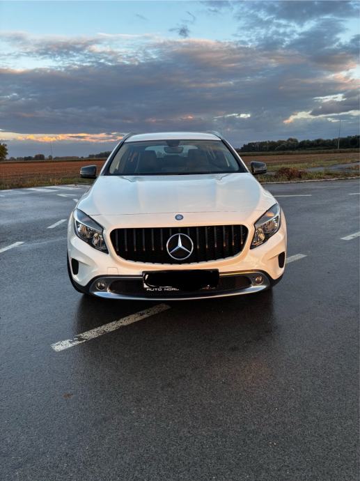 Mercedes-Benz GLA 200 156ks Benzin/Rega.09.27, fotografija 4
