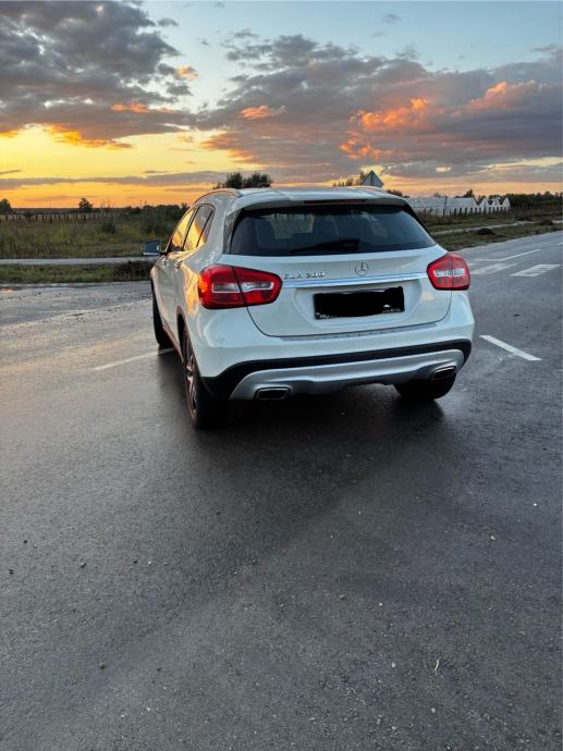 Mercedes-Benz GLA 200 156ks Benzin/Rega.09.27, fotografija 5