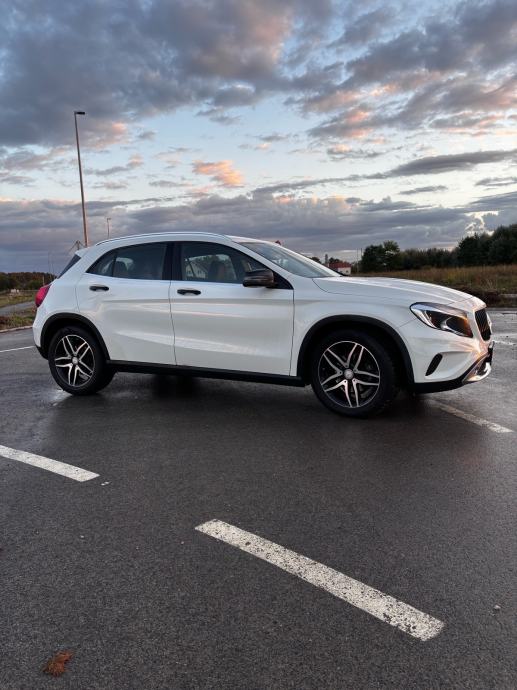 Mercedes-Benz GLA 200 156ks Benzin/Rega.09.27, fotografija 3