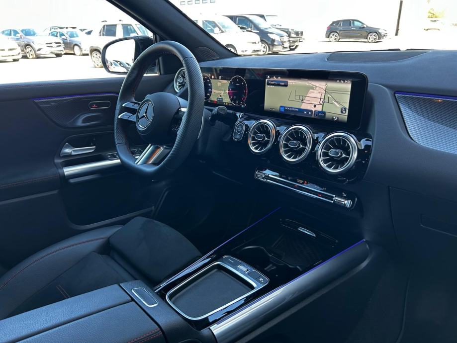 Mercedes-Benz GLA 200 d Amg Line Night paket, fotografija 12