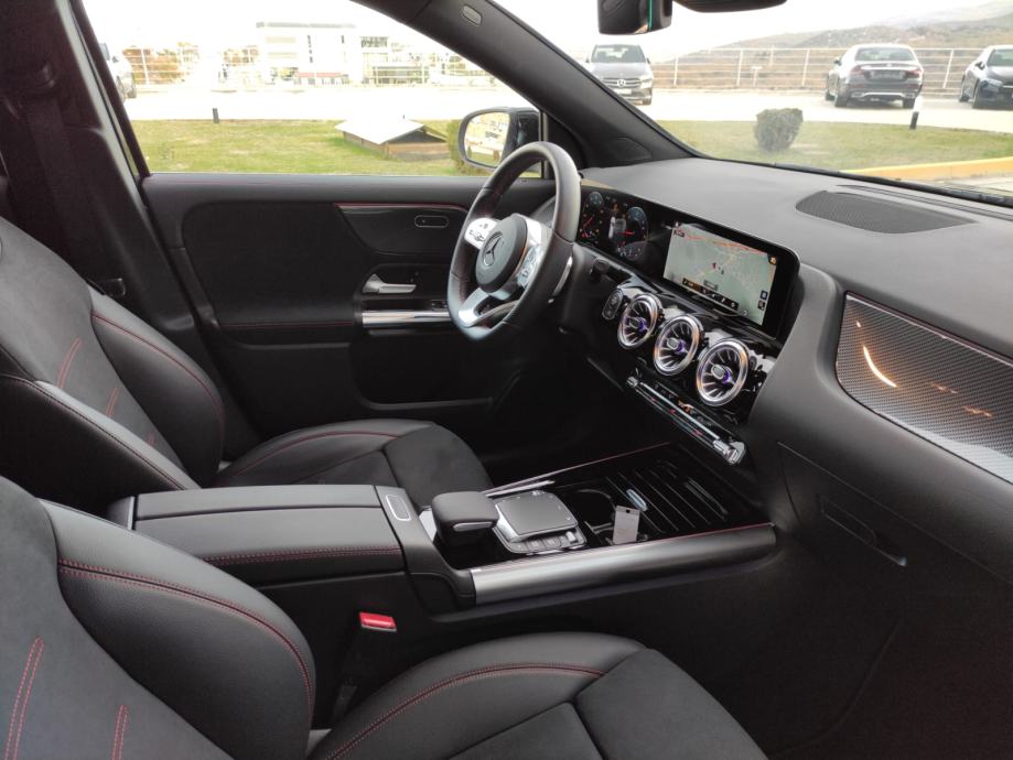 MercedesBenz GLA 200 d / AMG / MBUX / AMBIENT LIGHT / 19 AMG, 2021 god.