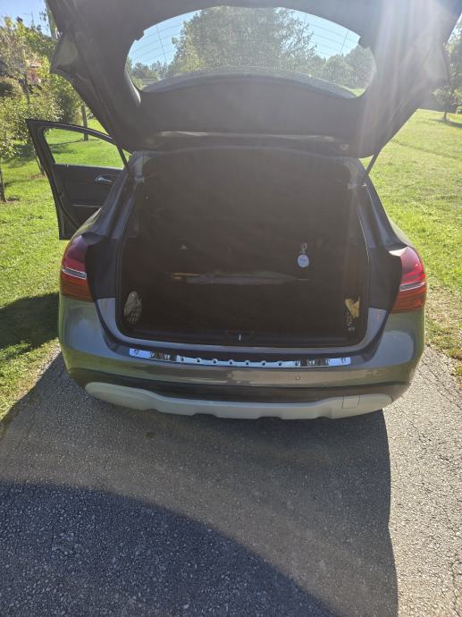 Mercedes-Benz GLA 200 d automatik, fotografija 7