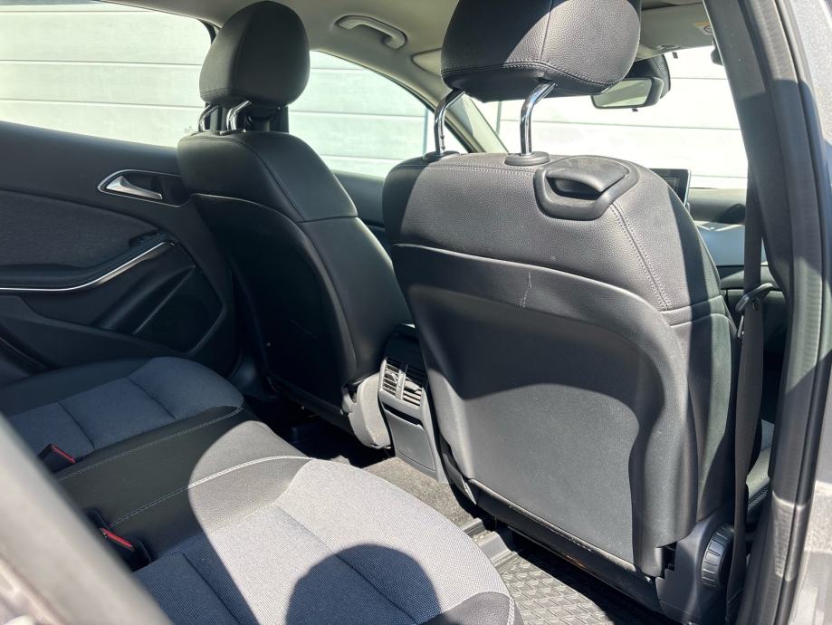 Mercedes-Benz GLA 200 d automatik •Urban• HR Auto• 1. Vlasnik, fotografija 16