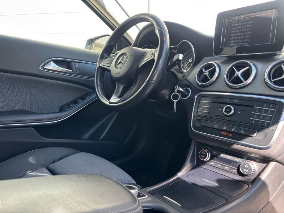 Mercedes-Benz GLA 200 d automatik •Urban• HR Auto• 1. Vlasnik, fotografija 13