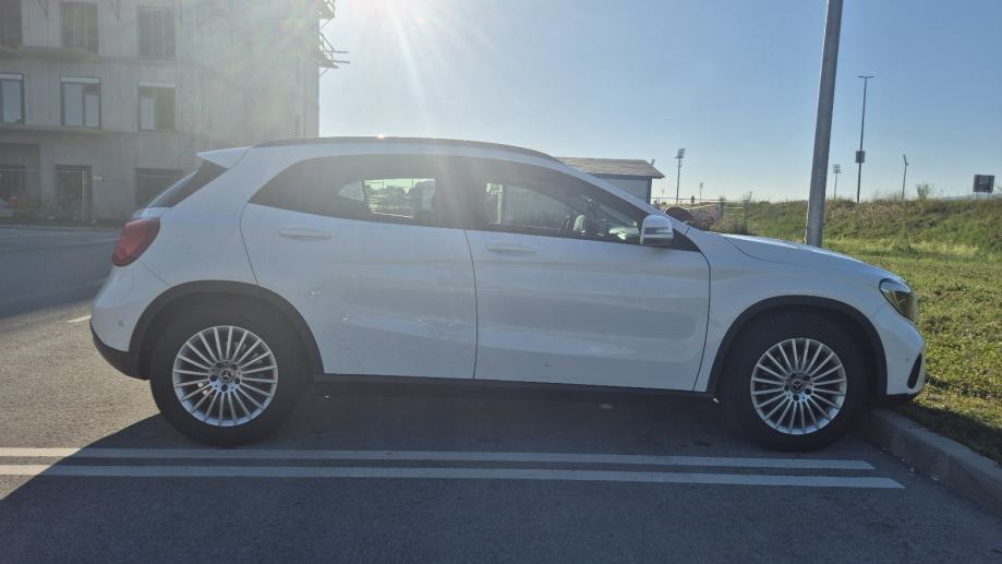 Mercedes-Benz GLA 200 - vozilo u sustavu PDV-a, fotografija 5