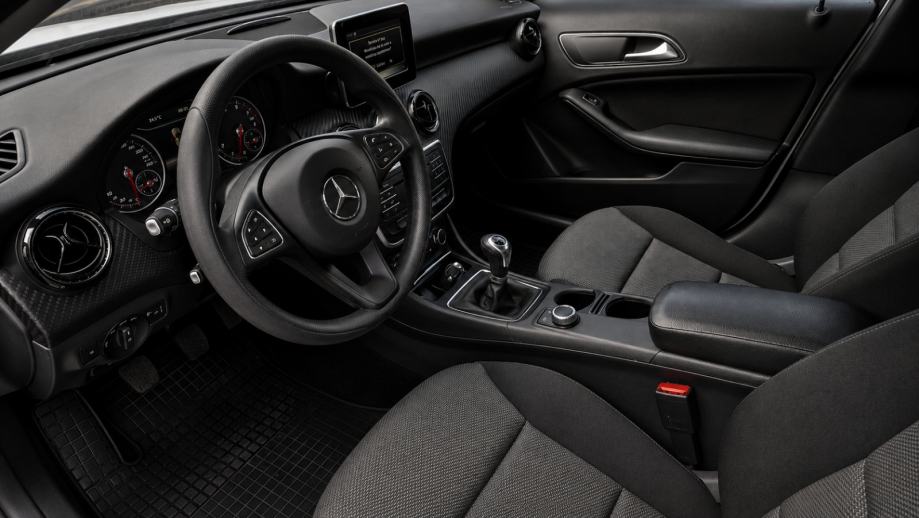 Mercedes-Benz GLA 200 - vozilo u sustavu PDV-a, fotografija 13