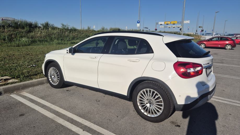 Mercedes-Benz GLA 200 - vozilo u sustavu PDV-a, fotografija 2