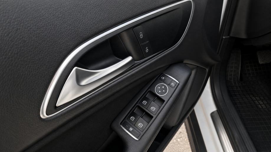 Mercedes-Benz GLA 200 - vozilo u sustavu PDV-a, fotografija 12