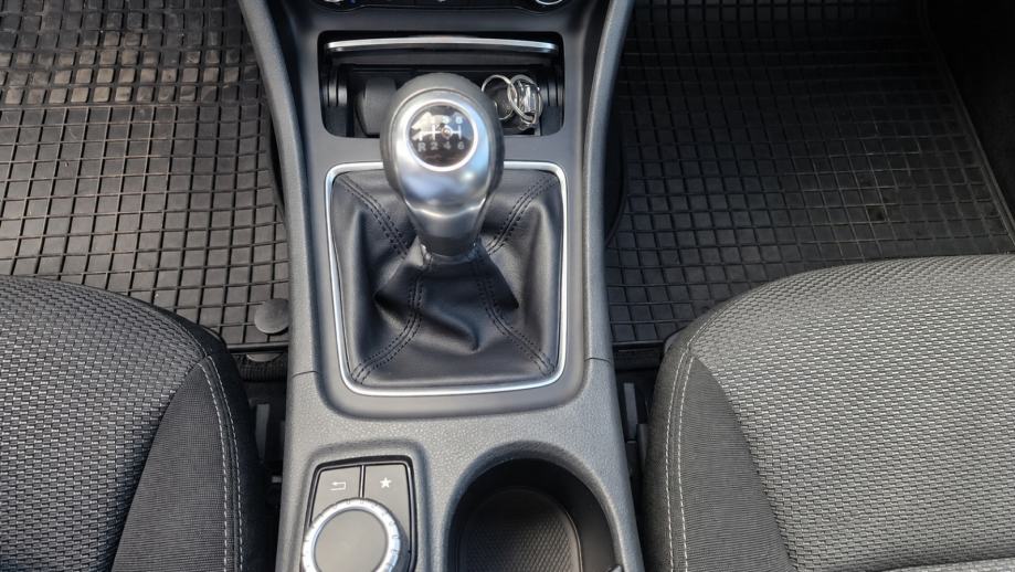 Mercedes-Benz GLA 200 - vozilo u sustavu PDV-a, fotografija 9