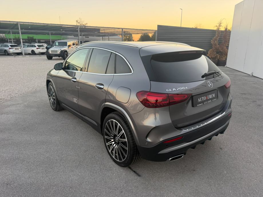 Mercedes-Benz GLA 200d **AMG** VIRTUAL,ACC,KAMERA,AMBIENT,NAVI,JAMSTVO, fotografija 3