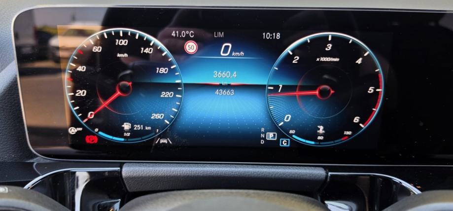 Mercedes-Benz GLA 200D *AMG* VIRTUAL,ACC,KAMERA,LED,AMBIENT,JAMSTVO, fotografija 17