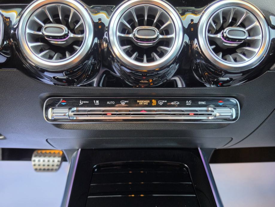 Mercedes-Benz GLA 200D *AMG* VIRTUAL,ACC,KAMERA,LED,AMBIENT,JAMSTVO, fotografija 20