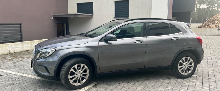 Mercedes-Benz GLA 220 CDI 4MATIC automatik, fotografija 3
