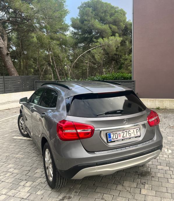 Mercedes-Benz GLA 220 CDI 4MATIC automatik, fotografija 4