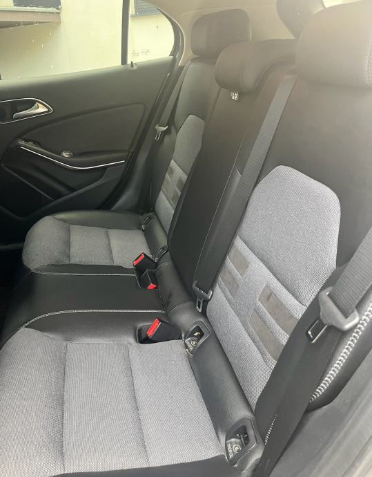 Mercedes-Benz GLA 220 CDI 4MATIC automatik, fotografija 7