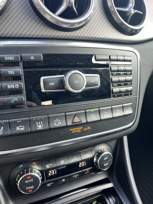 Mercedes-Benz GLA 220 CDI 4MATIC automatik, fotografija 9