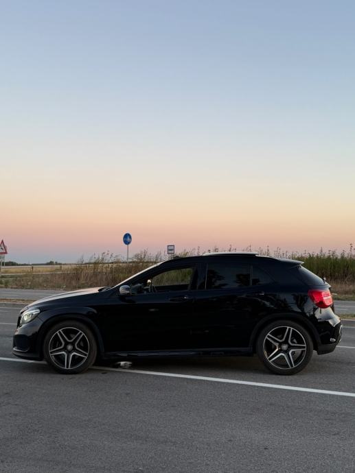 MERCEDES BENZ AMG LINE 220d automatik, fotografija 3