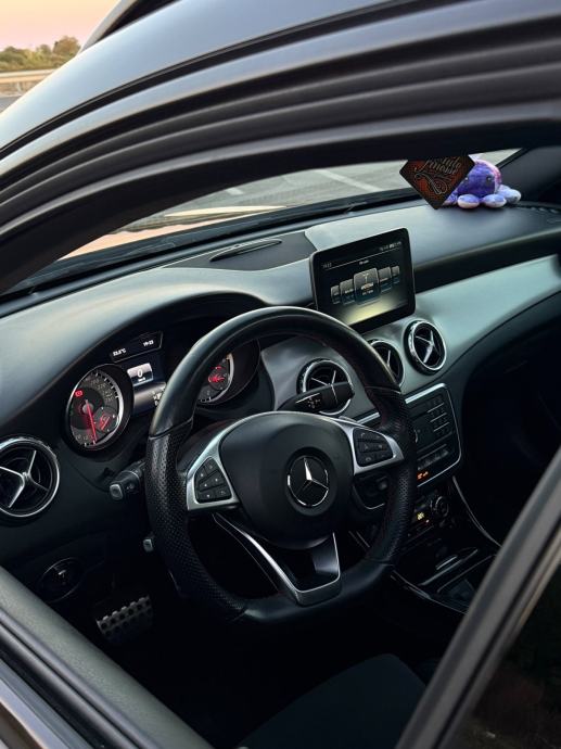 MERCEDES BENZ AMG LINE 220d automatik, fotografija 5
