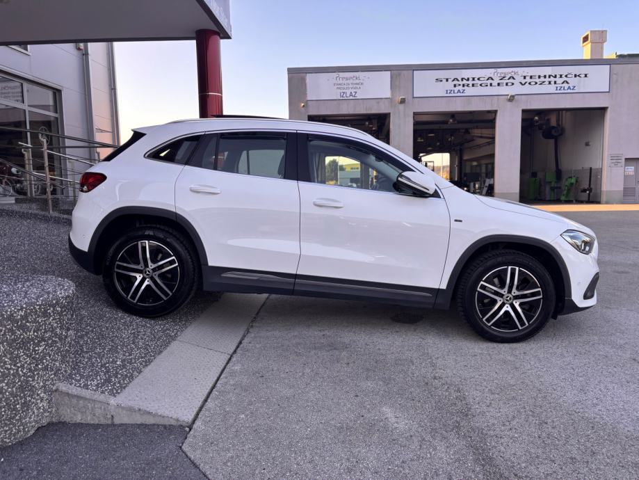 Mercedes-Benz GLA 220d_Panorama_Kamera_Widescreen_Kuka_LED High Perf., fotografija 3