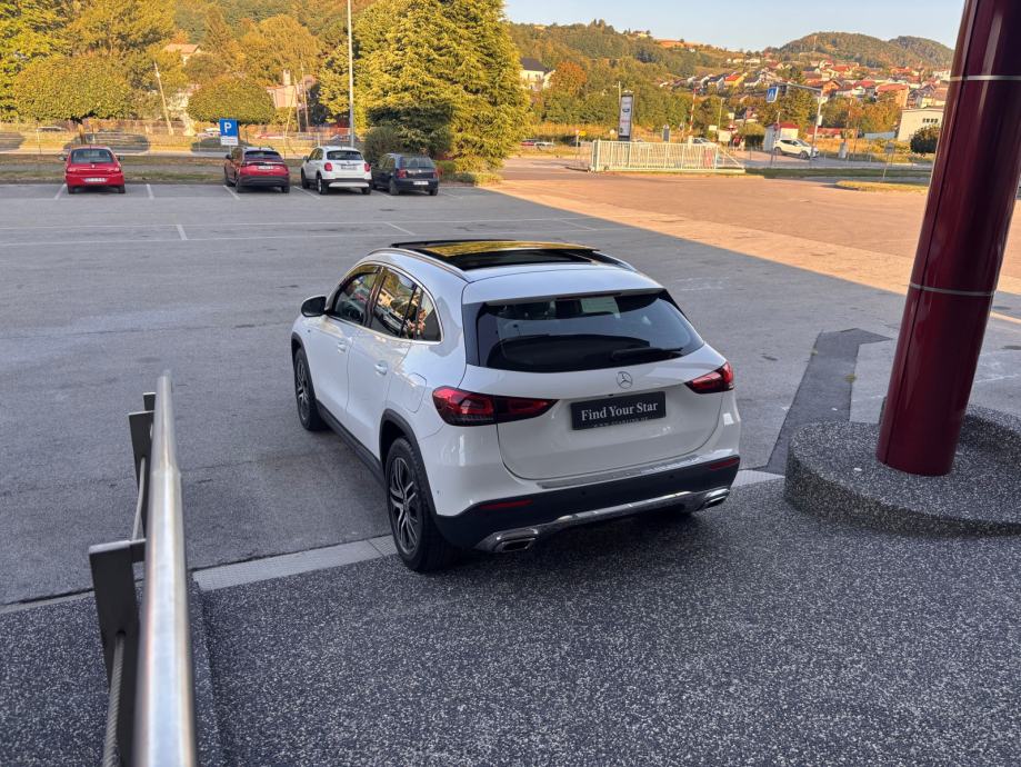 Mercedes-Benz GLA 220d_Panorama_Kamera_Widescreen_Kuka_LED High Perf., fotografija 8