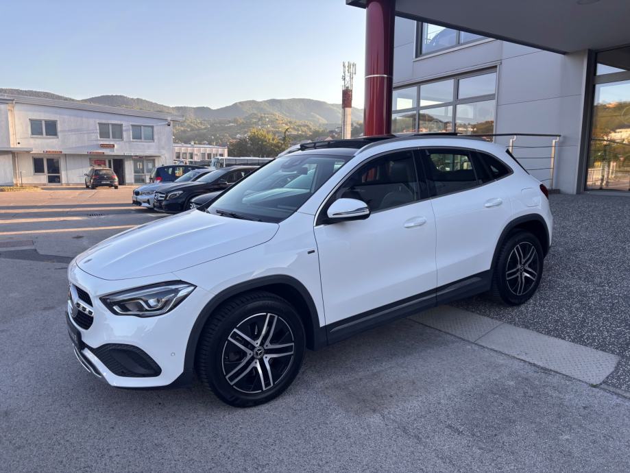 Mercedes-Benz GLA 220d_Panorama_Kamera_Widescreen_Kuka_LED High Perf., fotografija 2