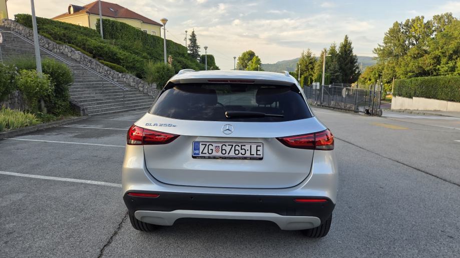 Mercedes-Benz GLA 250e plug in hibrid,TOP stanje,bez prepisa,garancija, fotografija 6
