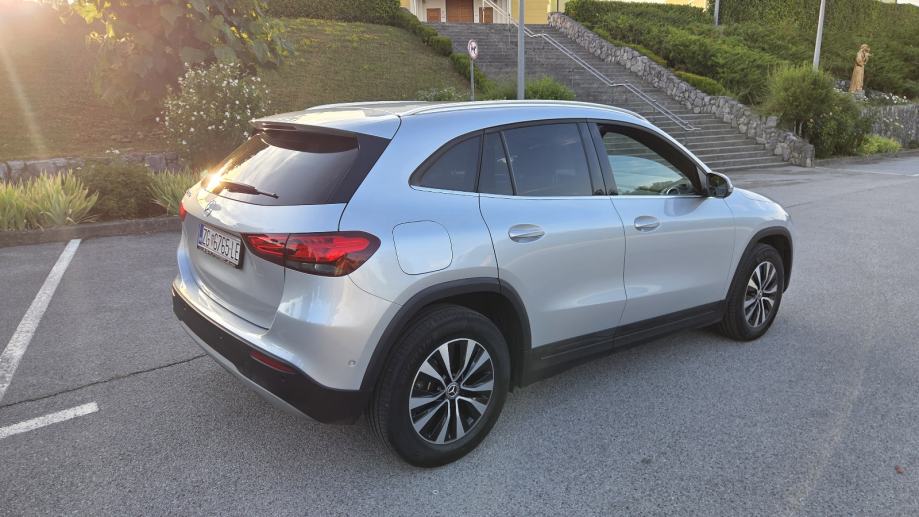 Mercedes-Benz GLA 250e plug in hibrid,TOP stanje,bez prepisa,garancija, fotografija 5